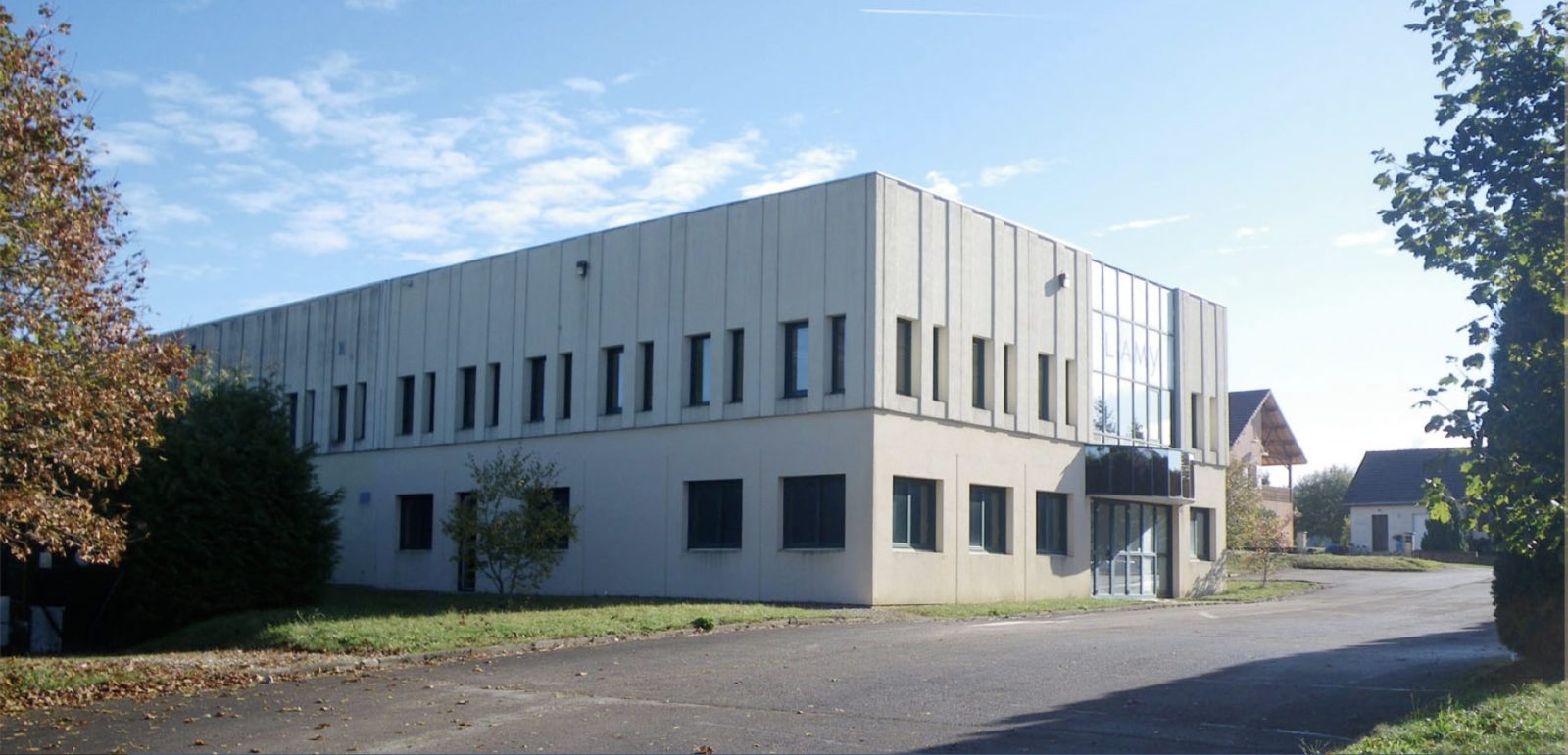 Location locaux ateliers Jura 980m2
